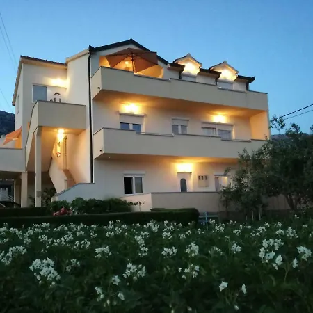 Apartment Lana I Natali