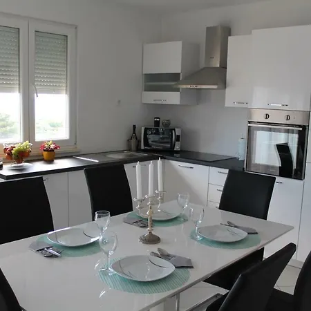 Apartment Lana I Natali *